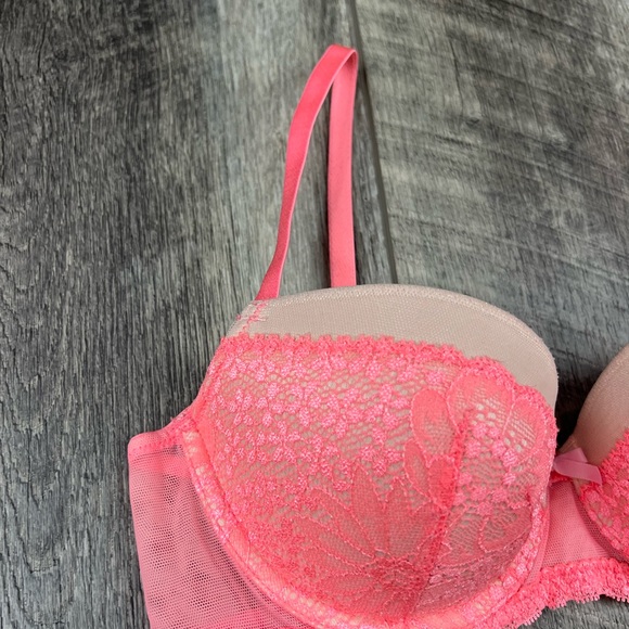 32C VS Peach/Nude Bra - Picture 2 of 11